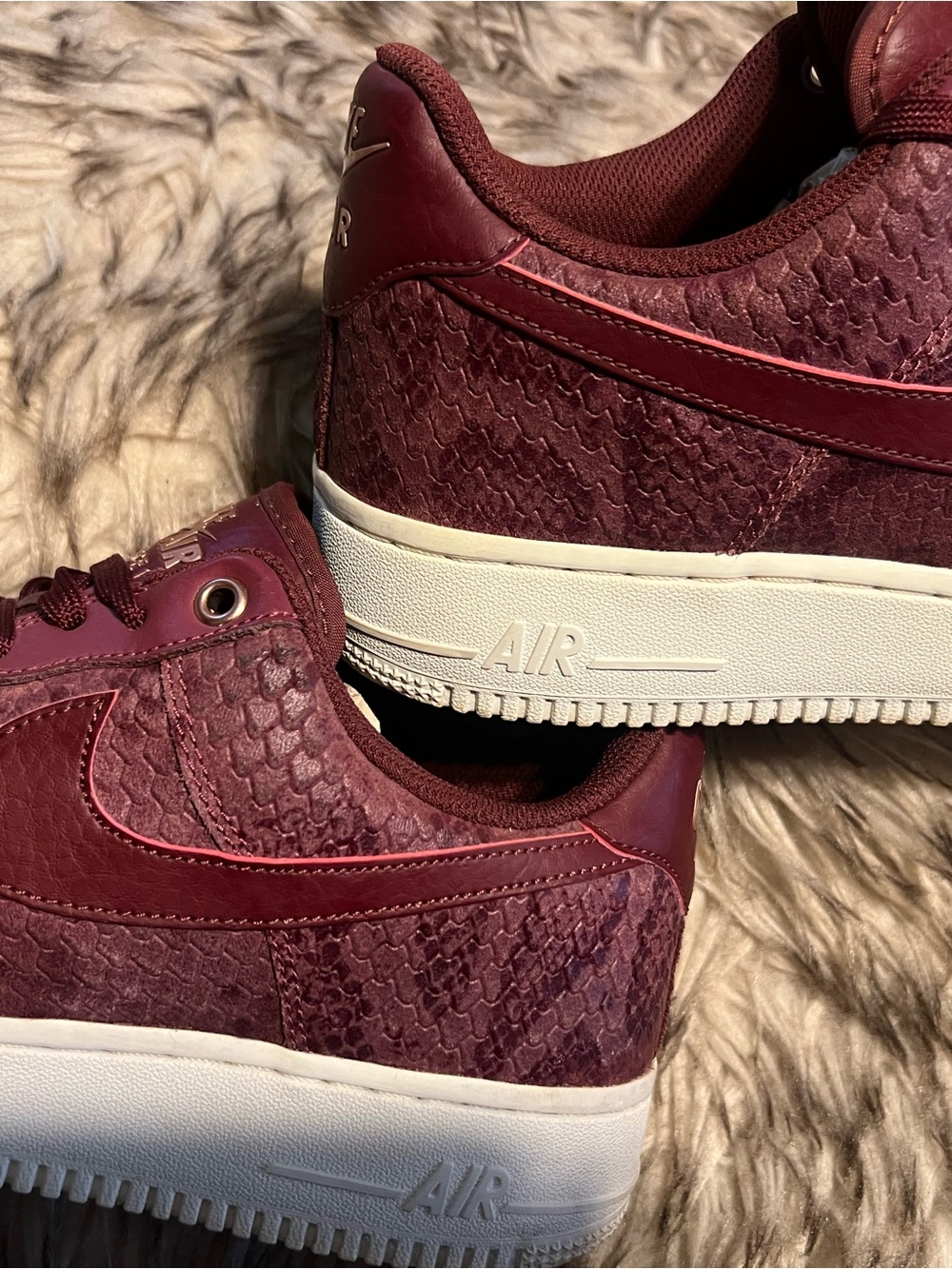 Nike Air Force 1 Men's Sneakers in Burgundy with Gold Accents Sz 9.5 - Picture 15 of 15